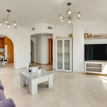 Chic Uurban Oasis In Estepona