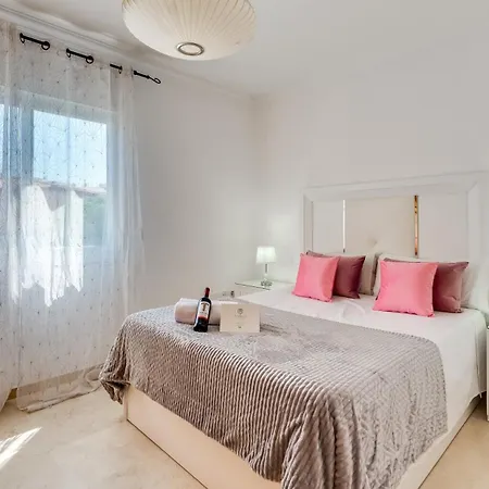 Apartment Chic Uurban Oasis In Estepona