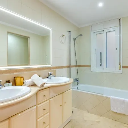 Apartment Chic Uurban Oasis In *